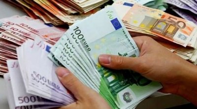 إمتيازات إدارية للتونسيين بالخارج الذين يصرحون بالعملة الصعبة 