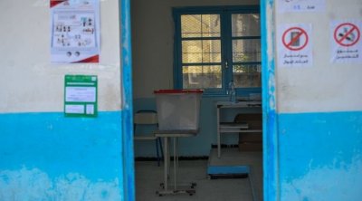 المنصري: بإمكان أي تونسي مقيم في الخارج الإنتخاب في أي مركز يختاره دون التقيّد بالمركز المسجّل فيه