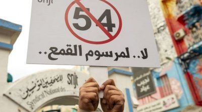 نقابة الصحفيين تدعو إلى الكفّ عن تهديد و ملاحقة الصحفيين بالمرسوم 54