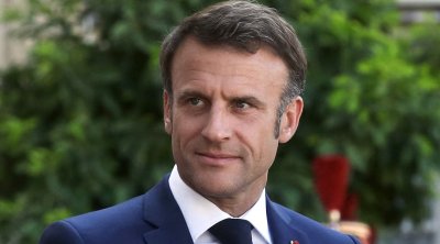 Emmanuel Macron a accepté la démission du gouvernement