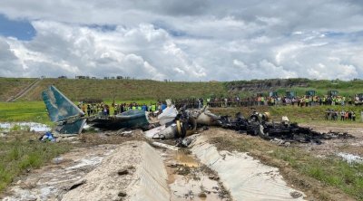 Népal: 18 morts lors du crash d'un avion sur la piste au moment du décollage