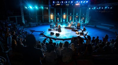 Bedouin Burger et Tania Saleh illuminent le théâtre d’Hammamet
