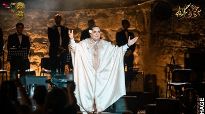بالصور : سهرة من العمر مع الفنان التونسي زياد غرسة في مهرجان قرطاج 