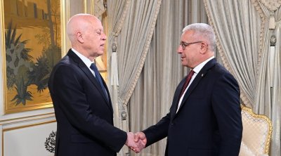 قيس سعيّد يبحث ملف الهجرة غير النظامية مع رئيس المجلس الشعبي الجزائري