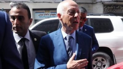 قيس سعيد يُودع صك الضمان المالي للترشح للإنتخابات الرئاسية