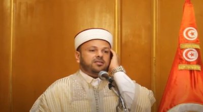 تونس : المُنشد إسماعيل حرابي يعتذر بعد تلاوة الآية القرآنية بالموسيقى  (فيديو )