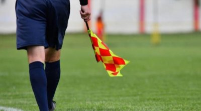 تونس : حرب بيانات تشعل أزمة الحكام و جامعة كرة القدم 