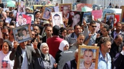 تونس : عدد من عائلات شهداء الثورة وجرحاها تقرر الدخول في اعتصام أمام البرلمان