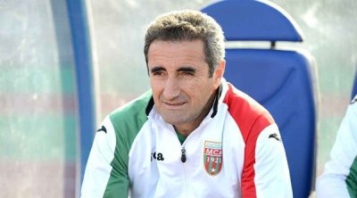 وفاة المهاجم الجزائري الدولي السابق الأسطورة جمال مناد