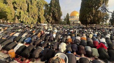 120 ألف مصل يؤدون صلاة عيد الفطر في المسجد الأقصى