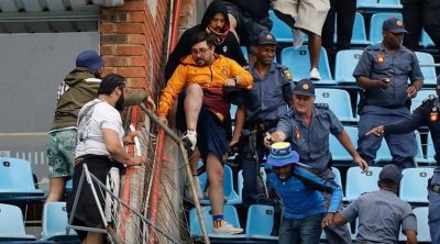 الاعتداء على جماهير الترجي في جنوب  إفريقيا و سفارة تونس تتدخل 