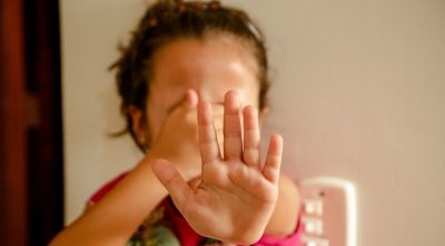 تفكيك شبكة أوروبية ضخمة لإستغلال الأطفال جنسيا 