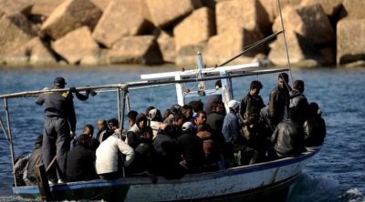 منظمة تطالب بالكشف عن اتفاقات سرية بشأن ترحيل القسري للمهاجرين التونسيين
