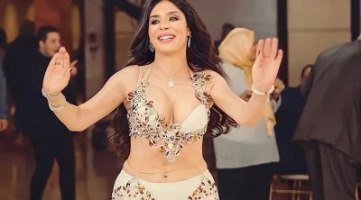 الراقصة دينا تكشف علاقتها مع الأسد و تؤكد إعجابها بالشرع