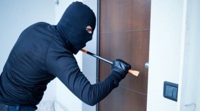 العوينة : شقيق يسرق مصوغ شقيقته و كاميرا تكشف فعلته 
