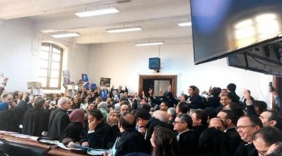 Procès du complot : audience suspendue suite aux protestations des avocats
