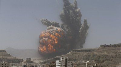 أمريكا تنفذ 13 غارة على ميناء الحديدة غربي اليمن 