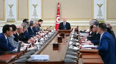 Saïed préside un conseil des ministres consacré au soutien aux agriculteurs et aux ouvriers industriels
