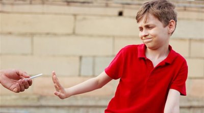 في تونس: أطفال يشعلون أول سيجارة في سن السادسة