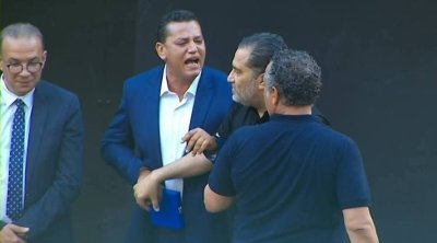 مشادة بين محجوب والكنزاري على منصة التتويج (فيديو)