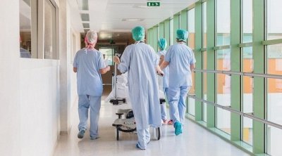 احتقان في صفوف الأطباء الشبان بعد قرار وزارة الصحة تغيير مقر اختيار مراكز التربصات