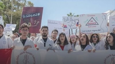 الأطباء الشبان يلوحون بالانسحاب من المستشفيات التونسية بداية من 1 جويلية 