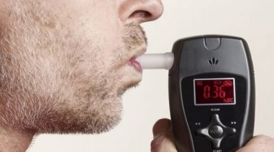 تونس : قانون جديد لقياس الكحول لدى السائقين وعقوبات تصل إلى 5 سنوات سجناً