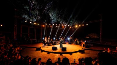 Tunisie: Noël Kharman envoûte Hammamet avec sa voix engagée et lumineuse