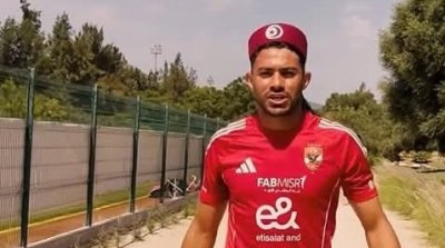 لاعبو الأهلي المصري يرتدون الشاشية التونسية (فيديو)
