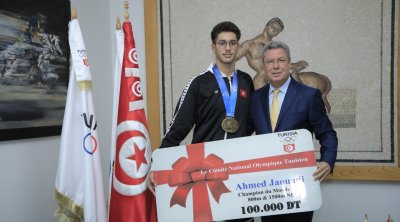 إنجاز ذهبي في سنغافورة ومنحة بـ100 ألف دينار لأحمد الجوادي (صور)