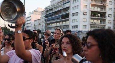 إسرائيل تجلي موظفي سفارتها باليونان جراء احتجاجات