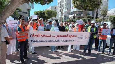 المهندسون في صفاقس يحتجون تضامنًا مع زملائهم المسجونين