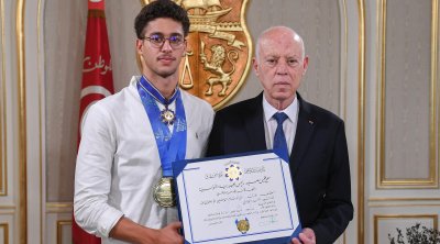 رئيس الجمهورية يمنح أحمد الجوادي الصنف الأول من وسام الاستحقاق الرياضي