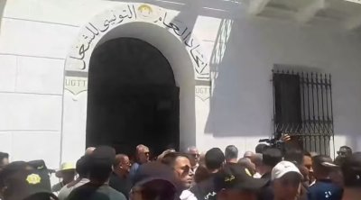 منظمات ونواب يتضامنون مع اتحاد الشغل بعد الاعتداء على مقره