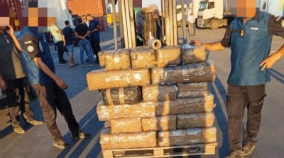 تونس : إحباط تهريب أكثر من نصف طن ''زطلة'' بميناء رادس
