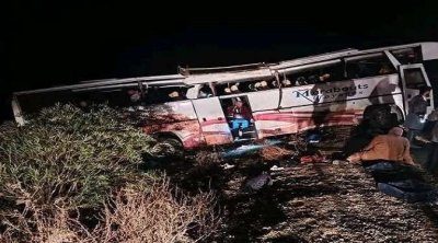 تونس: إصابة 47 عاملًا في انقلاب حافلة بماطر