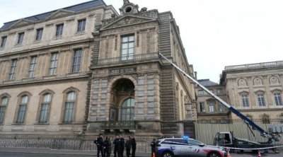 القبض على 5 مشتبه بهم في سرقة متحف اللوفر