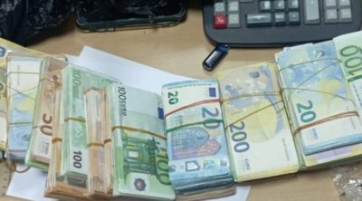 طبرقة : إحباط محاولة تهريب عملة أجنبية بقيمة 700 ألف دينار