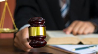 تونس : 3 سنوات سجنا في حق قاض وإطار أمني معفيين