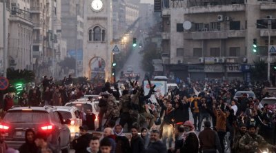 ذكرى سقوط بشار الأسد: حشود ضخمة تملأ شوارع سوريا