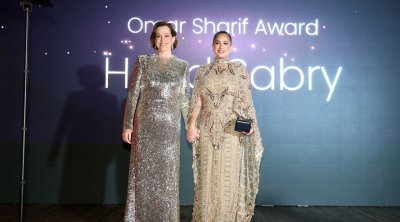 هند صبري تتألق بفستان ملكي في مهرجان البحر الأحمر السينمائي