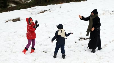 طقس بارد وأمطار رعدية مع تساقط الثلوج بالمرتفعات