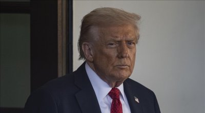 Trump affirme ne pas être inquiet par la dépréciation du dollar américain