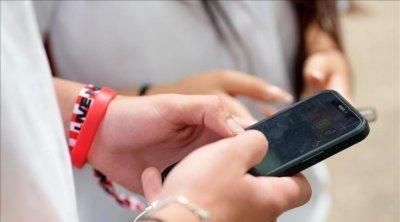 France - Interdiction des réseaux sociaux aux moins de 15 ans : trois quarts des parents favorables