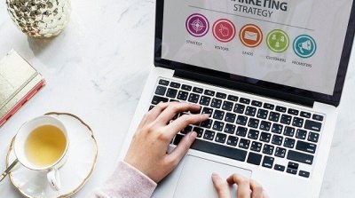 البرلمان يُناقش قانون تنظيم التسويق عبر الإنترنت