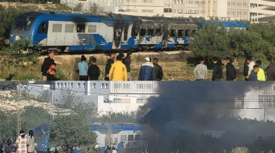 سوسة: إضرام النار في قطار إثر وفاة مواطن دهسًا تحت عجلاته (صور)