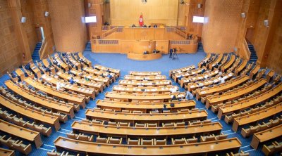 Cinq centrales renouvelables adoptées, la souveraineté énergétique relance le débat