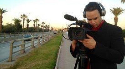 رابطات حماية الثورة تعنف الصحفي عدنان الشواشي و تحطم الكاميرا الخاصة به