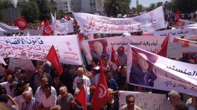 المئات من أنصار الاتحاد من أجل تونس يحتشدون أمام التأسيسي