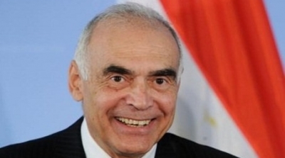 وزير الخارجية المصري يستقيل تضامنا مع المتظاهرين في التحرير   